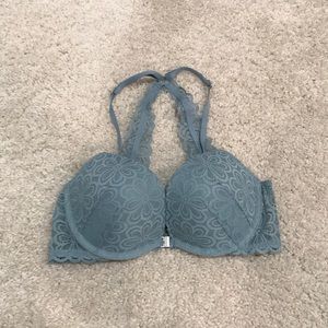 𝑮𝑰𝑳𝑳𝒀 𝑯𝑰𝑪𝑲𝑺 𝑩𝑹𝑨